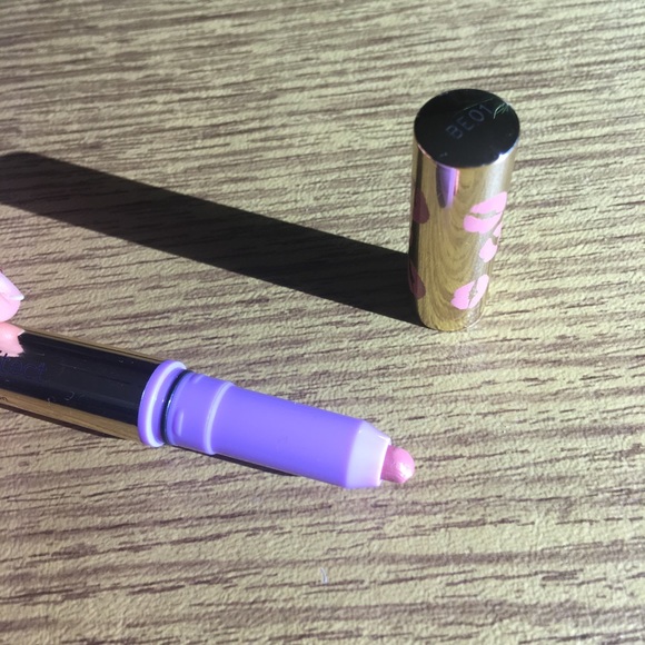 SALE!🌞(Almost New) The Lip Architect Tarte - Picture 6 of 8